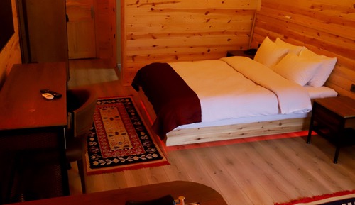 Deluxe Suite, 1 Double Bed, Jetted Tub, River View