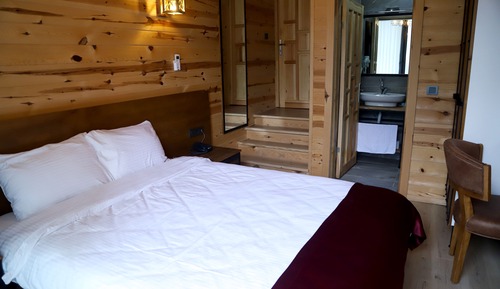 Standard Double Room, 1 Double Bed, River View, Slope side
