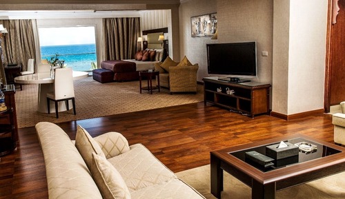 Steam Suite Prime Sea & Pool View with VIP Package