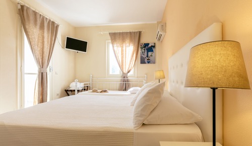 Standard Triple Room, Partial Sea View