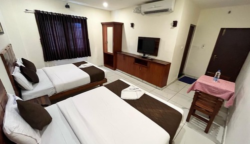 FAMILY QUADRAPLE ROOM AC