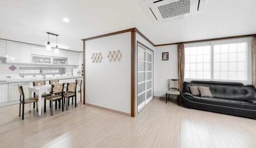 Room (Room 102 (Ocean View Group Room))