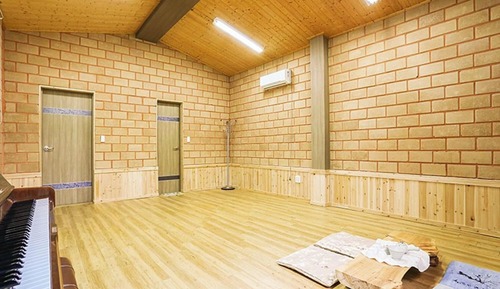 Room (Main Building (1F Red Clay Room + 2F))