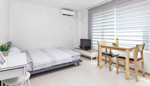Room (Room 301)