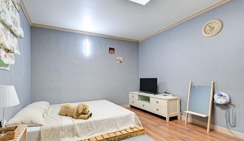 Room (Sage (two rooms))