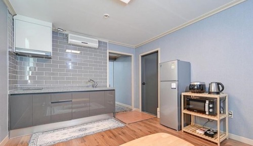 Room (Penzy (two rooms))