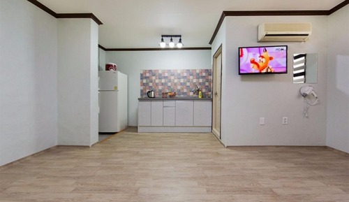 Room (medium sized room)