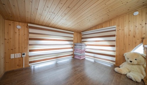 Room (Sun Room (Ondol Duplex))