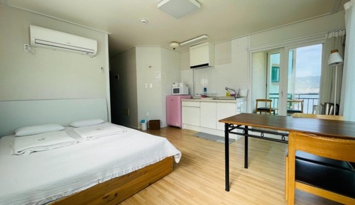 Room (Room 204 / Breakfast (Ocean View))