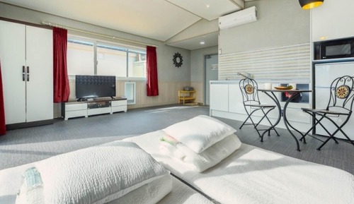 Room (Building B Ondol Room 203)