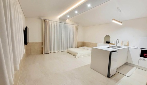 Room (Bed #105 Building A (+ BBQ room))