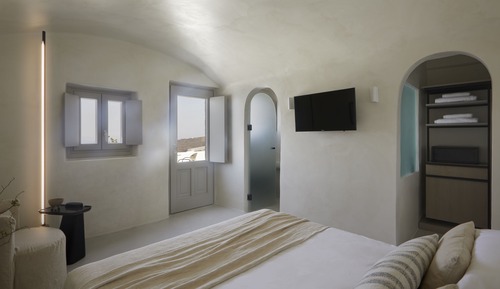 Grace Suite with Plunge Pool and Caldera View