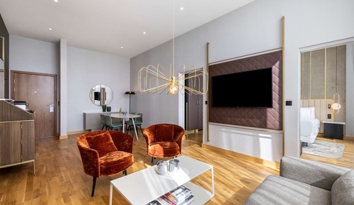 Suite (Waterfront Corner)