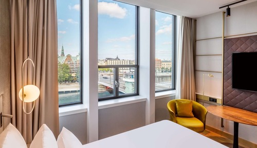 Superior Room (Waterfront with View)