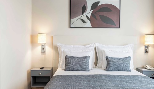 Deluxe Suite with Poolside Terrace