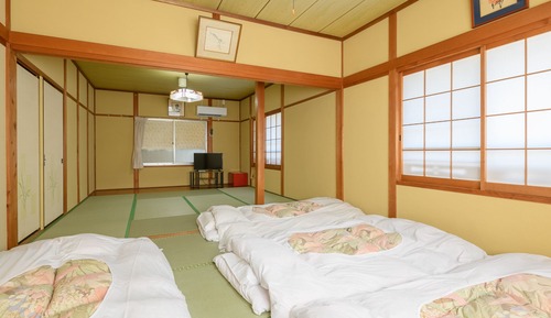 Japanese Room up to 8 guests with Shared Bathroom (Non-Smoking)