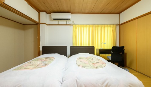 Twin Room with Shared Bathroom (Non-Smoking)