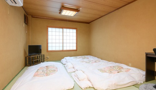 Japanese Room up to 5 guests with Shared Bathroom (Non-Smoking)