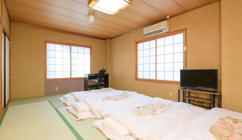Japanese Room up to 6 guests with Shared Bathroom (Non-Smoking)