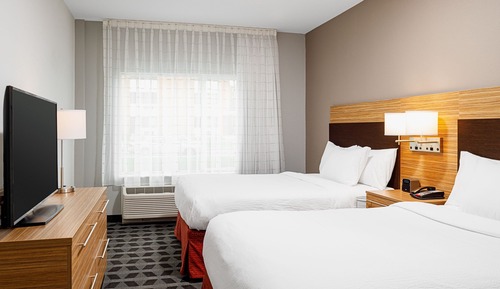 Suite, 1 Bedroom (Mobility/Hearing Access, Roll-In Shwr)