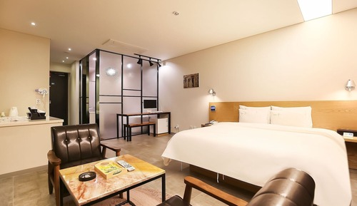 Room (Vintage A (Netflix available air puri)