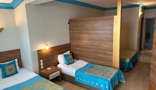 Large Standard Room (2 Bedrooms)