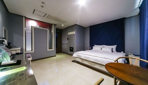 Room (1 room 1 parking - general room (with)