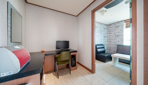 Room (VIP Ocean View Karaoke (Karaoke is av)