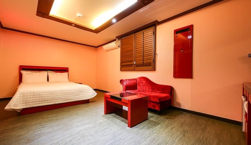 Room (Twin Room (Twin Bed Netflix Available)