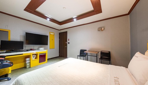 Room (Deluxe A-1PC (1PC LOL/Overwatch/Netfl)