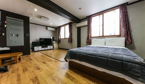 Room (Korean Style room (Netflix viewing av)