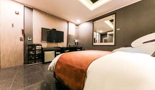 Room (Massage Chair Room)