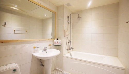 Room (Standard room (Netflix service))