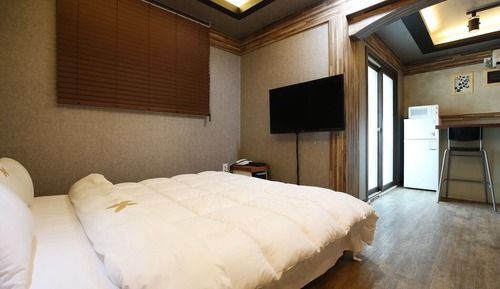 Room (Large room (Netflix service bathtub i)