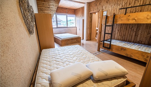 Room (Family room)
