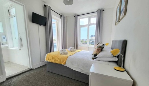 Classic Double Room, Partial Sea View with Balcony