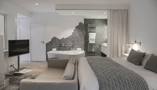 Suite, 1 King Bed, Hot Tub, City View