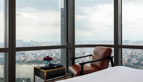 4 Bedrooms Apartment