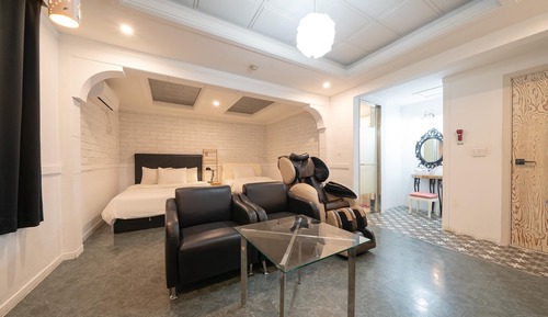 Room (VIP (Styler available 65-inch TV comp)