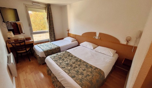 Room, Multiple Beds