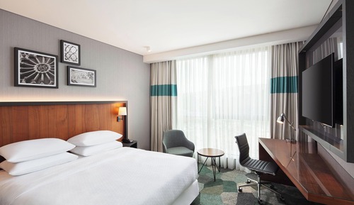 Deluxe Room, 1 King Bed, Corner