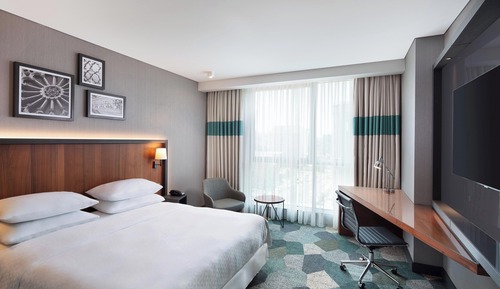 Deluxe Room, 1 King Bed, City View