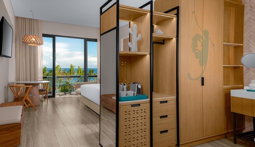 Suite, 1 King Bed, Ocean View