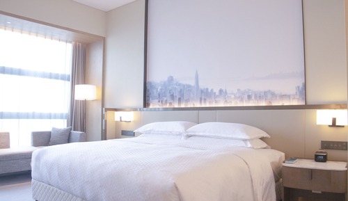 Deluxe Room, 1 King Bed, City View