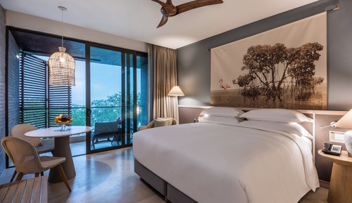 Superior Room, 1 King Bed, Oceanfront