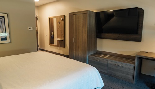 Standard Room, 1 King Bed, Accessible (Comm)