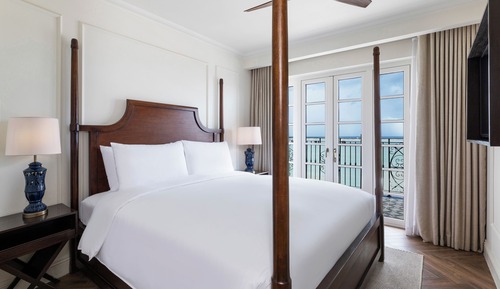 Suite, 1 King Bed, Balcony, Oceanfront (Prestige Suite, 1 bedroom)