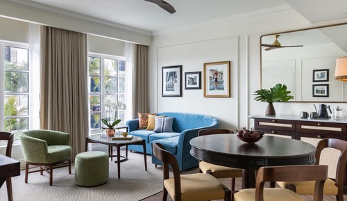 Suite, 1 King Bed, Balcony (Prestige Suite, Plaza Courtyard view)