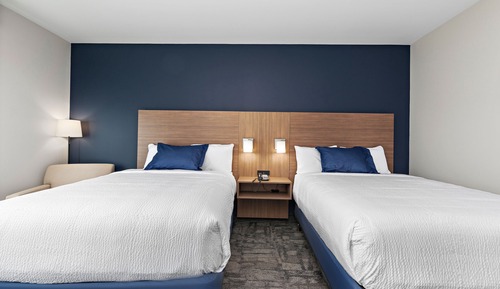 Room, 2 Queen Beds, Roll-in Shower (Mobility Accessible)