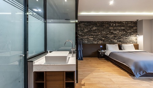 Room (VIP (free breakfast & hotel cafe & in)